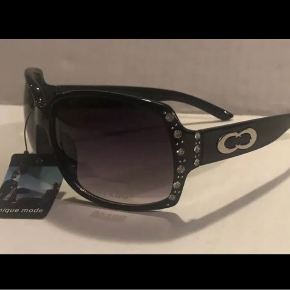COPY - Retro black women's sunglasses with shiny stones